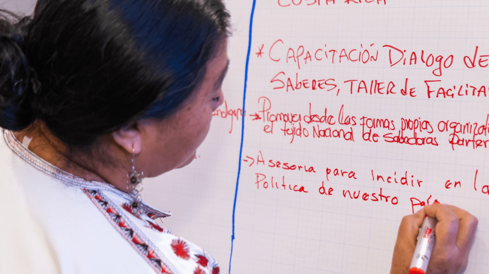 Parteras de América Latina y el Caribe llaman a mejorar los sistemas de salud para salvar la vida de miles de mujeres