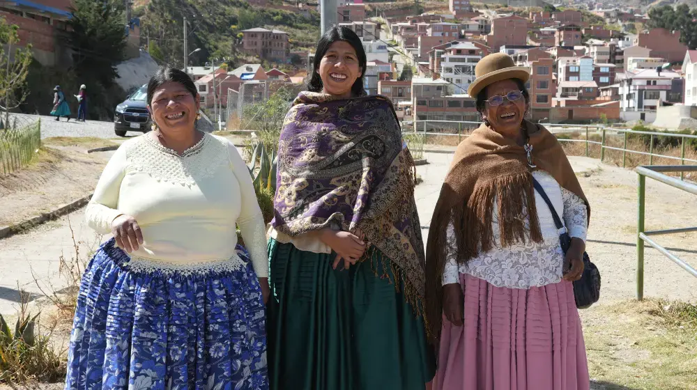 Tres generaciones de warmis (mujeres) que defienden su autonomía