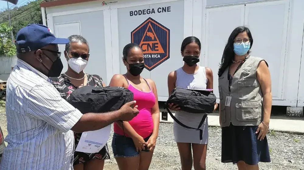 UNFPA dona 1500 kits de emergencia para mujeres, niñas y adolescentes afectadas por las fuertes lluvias en Limón, Costa Rica